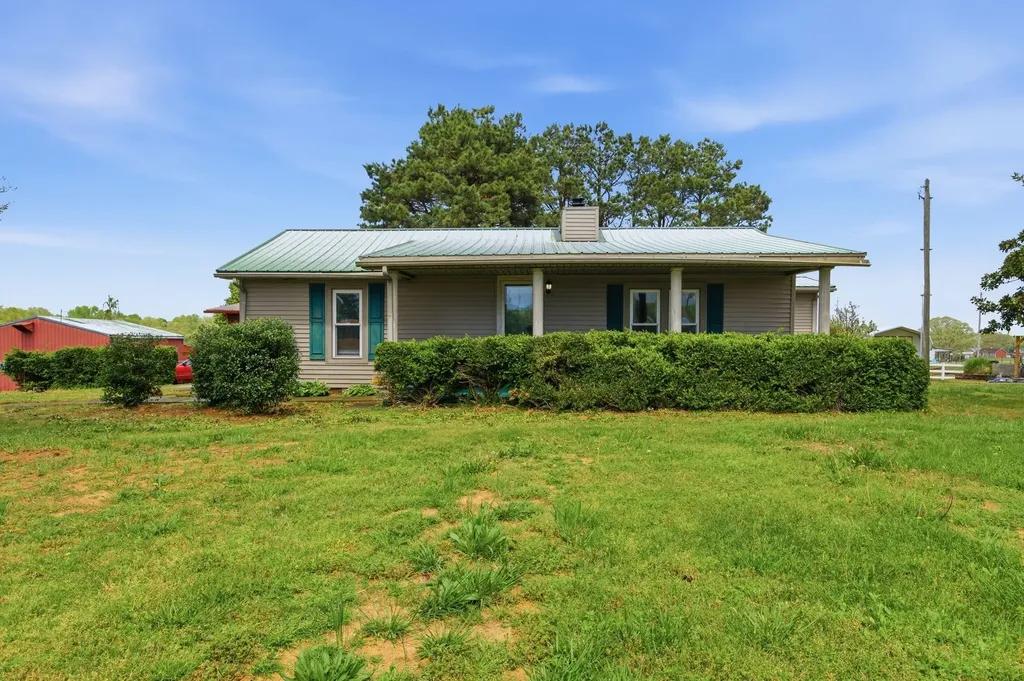 2495 Highway 52, E Portland TN 37148