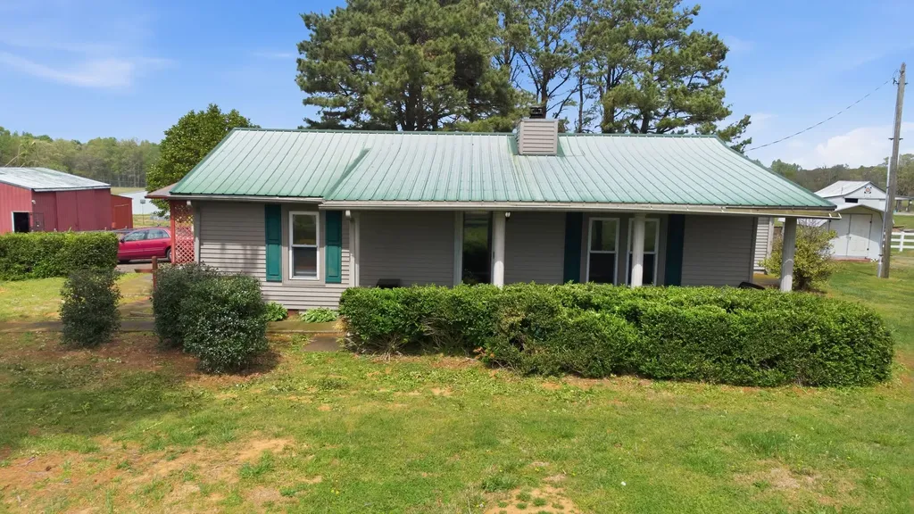 2495 Highway 52, E Portland TN 37148