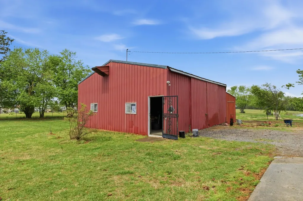 2495 Highway 52, E Portland TN 37148