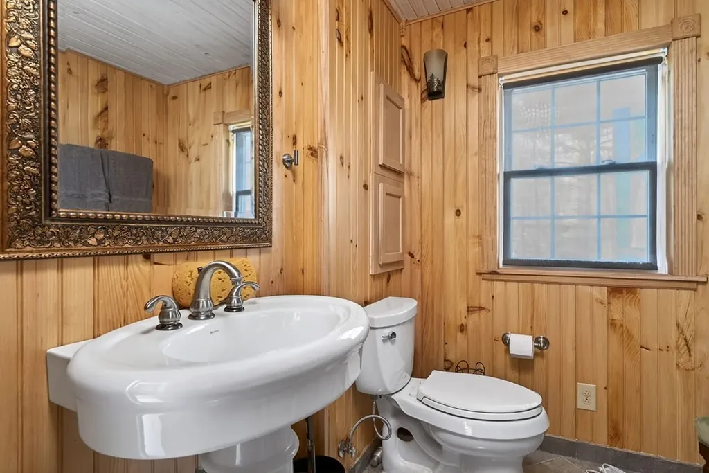 1932 Holly Creek Road Celina TN 38551
