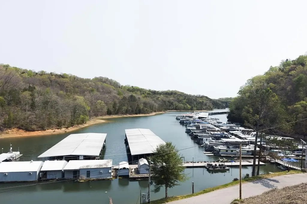 1932 Holly Creek Road Celina TN 38551