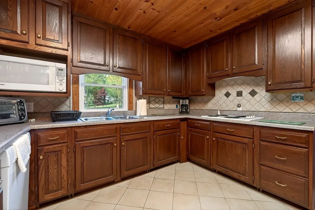 1932 Holly Creek Road Celina TN 38551