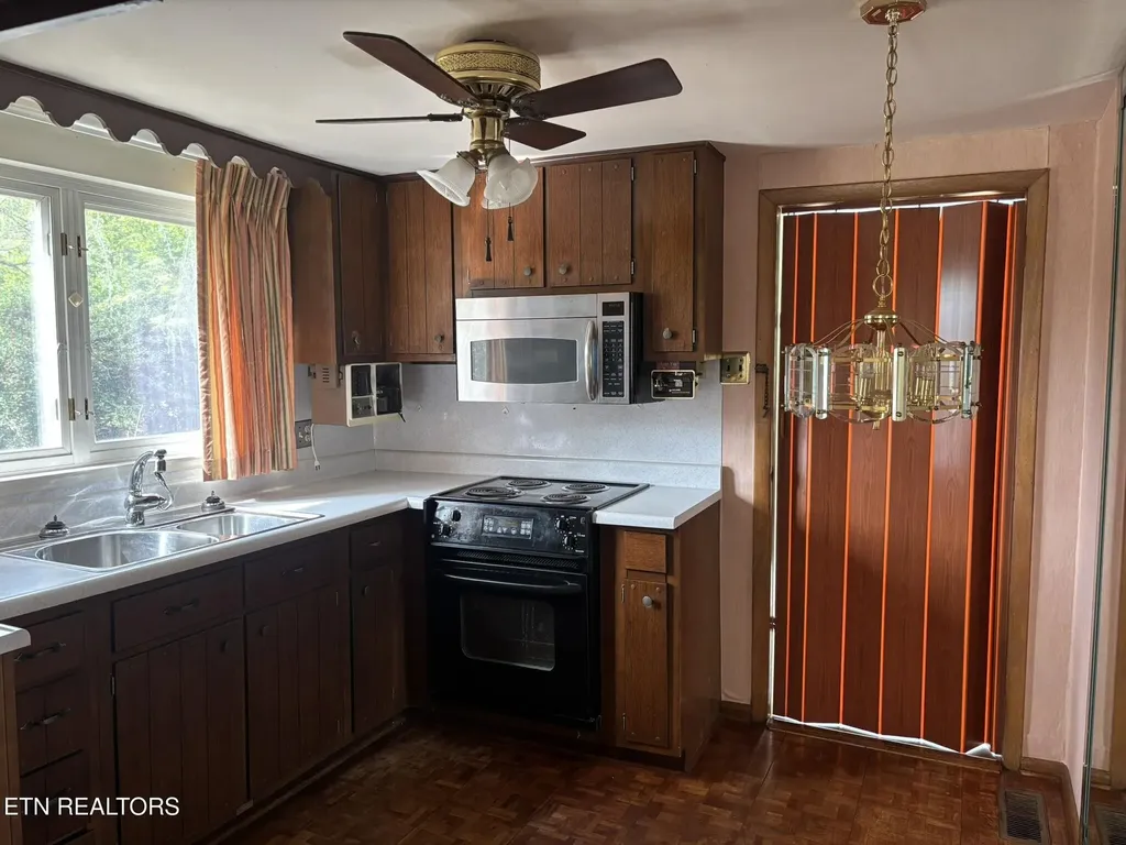 6117 Thorn Grove Pike Knoxville TN 37914