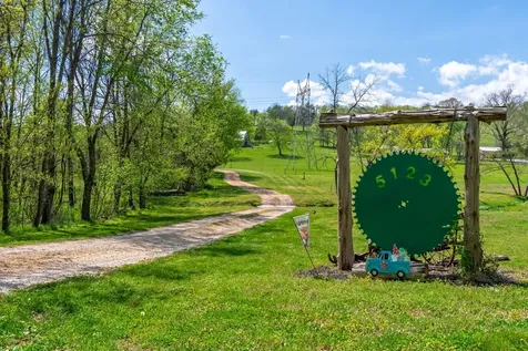 5123 Steam Mill Hollow Road Williamsport TN 38487