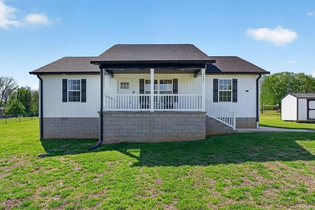 8664 Old Kentucky Road Sparta TN 38583