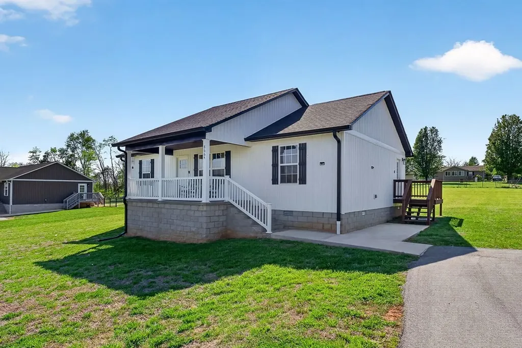 8664 Old Kentucky Road Sparta TN 38583