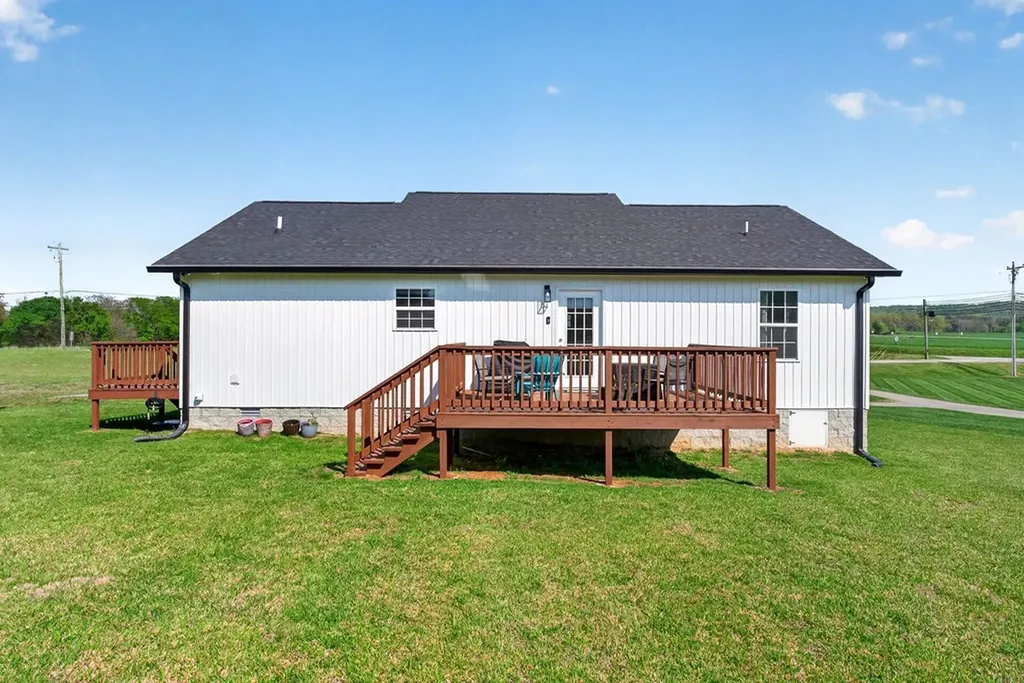 8664 Old Kentucky Road Sparta TN 38583