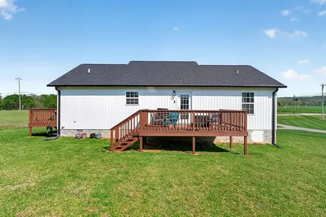 8664 Old Kentucky Road Sparta TN 38583