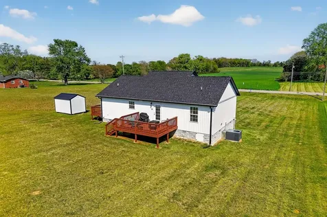 8664 Old Kentucky Road Sparta TN 38583