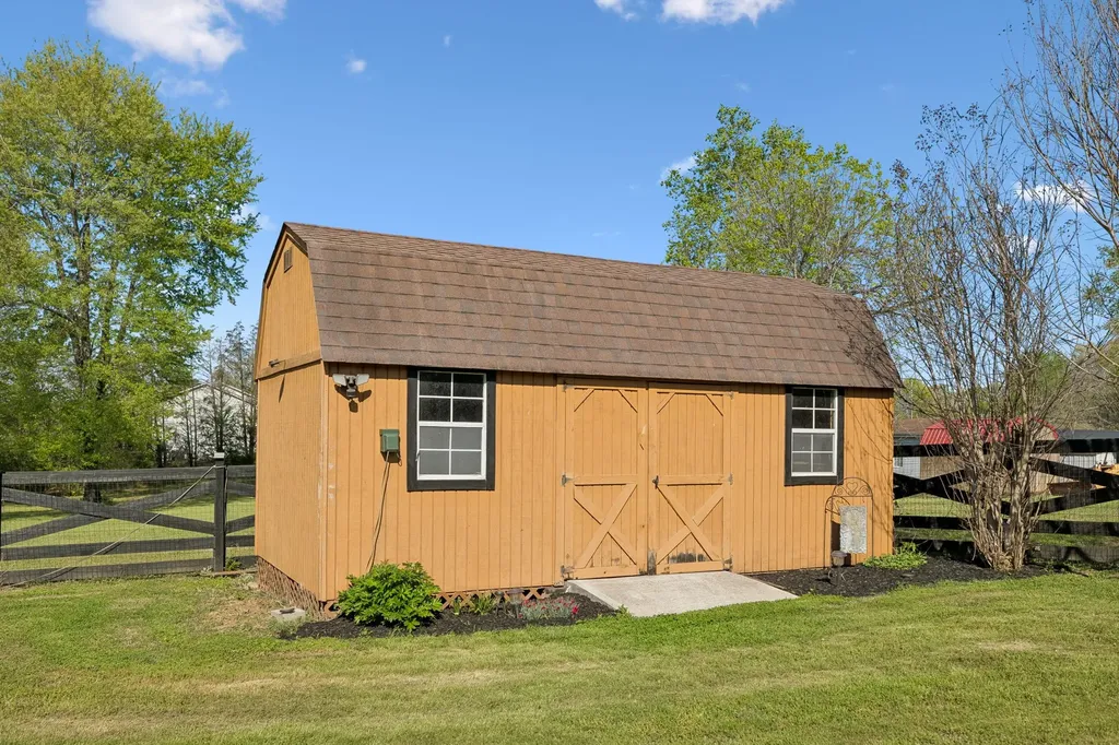 2318 Huckaby Road Columbia TN 38401
