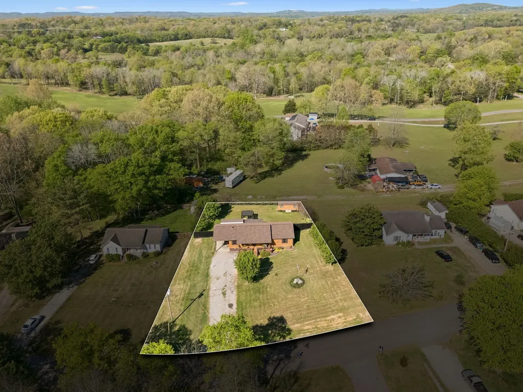 2318 Huckaby Road Columbia TN 38401