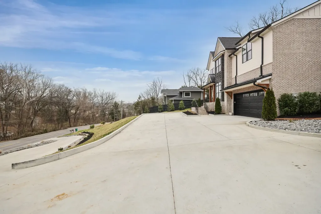 7674 Sawyer Brown Road Nashville TN 37221