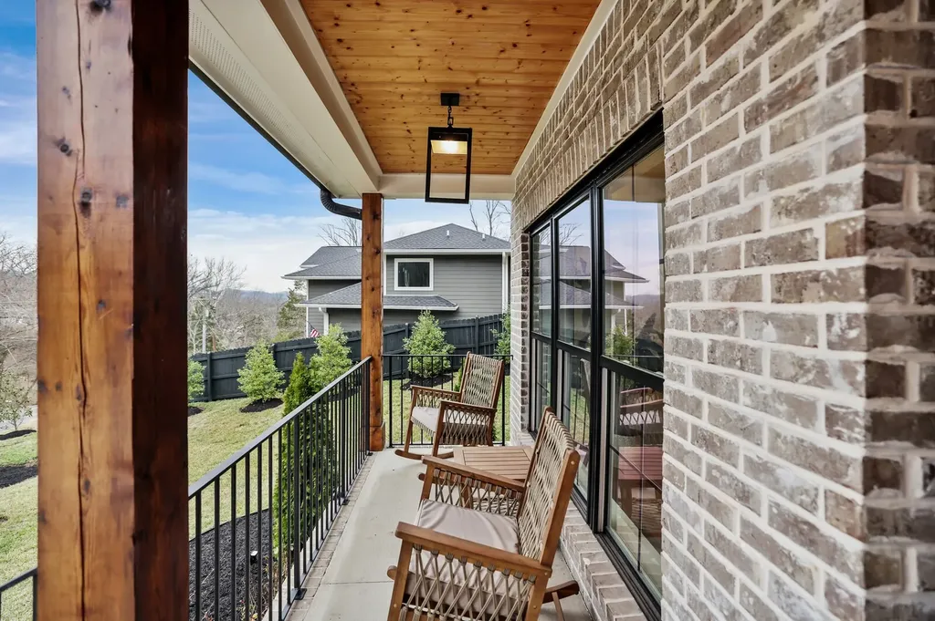 7674 Sawyer Brown Road Nashville TN 37221