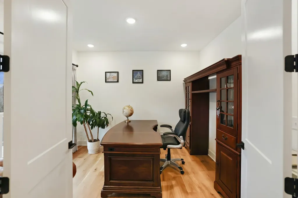 7674 Sawyer Brown Road Nashville TN 37221