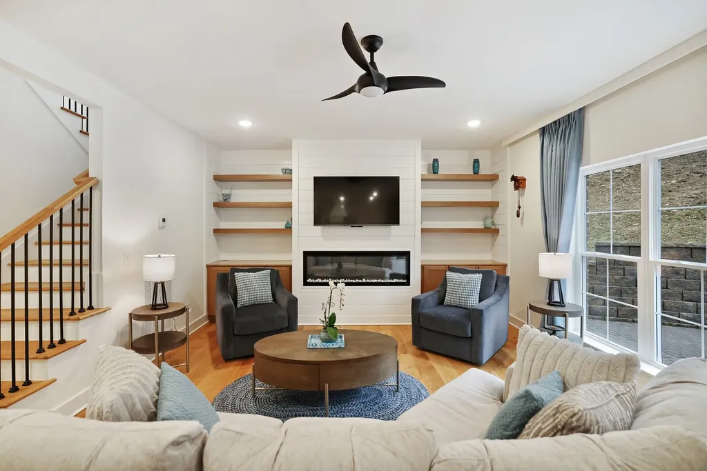 7674 Sawyer Brown Road Nashville TN 37221