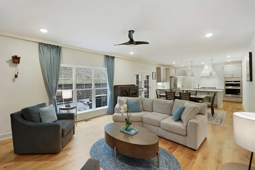 7674 Sawyer Brown Road Nashville TN 37221