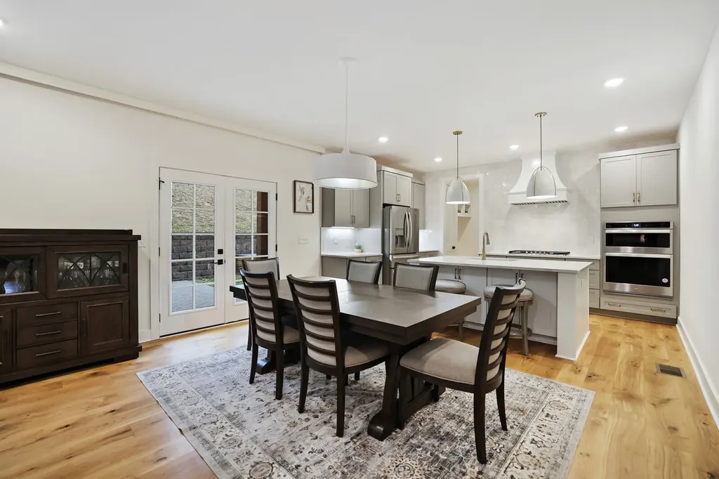 7674 Sawyer Brown Road Nashville TN 37221