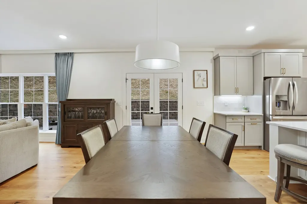 7674 Sawyer Brown Road Nashville TN 37221