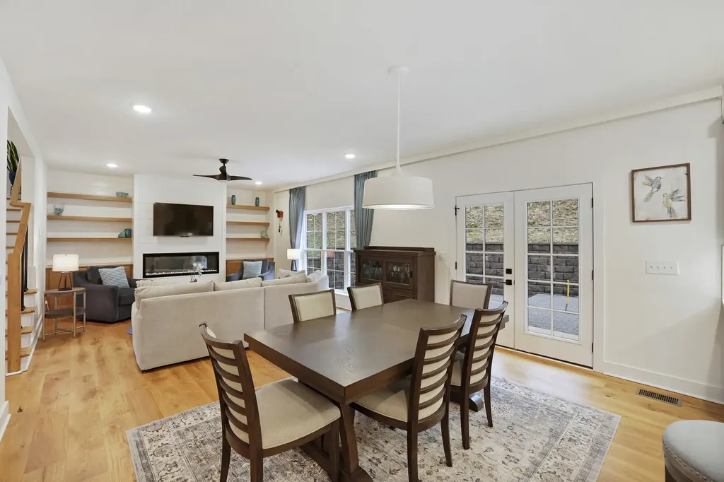 7674 Sawyer Brown Road Nashville TN 37221