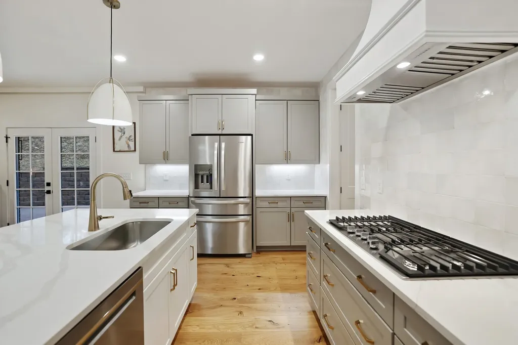 7674 Sawyer Brown Road Nashville TN 37221
