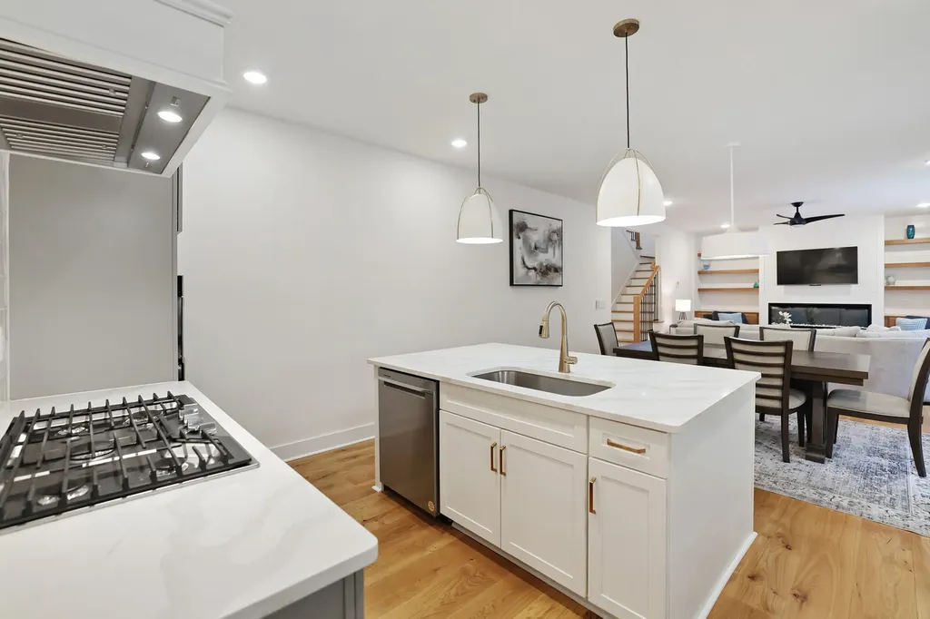 7674 Sawyer Brown Road Nashville TN 37221