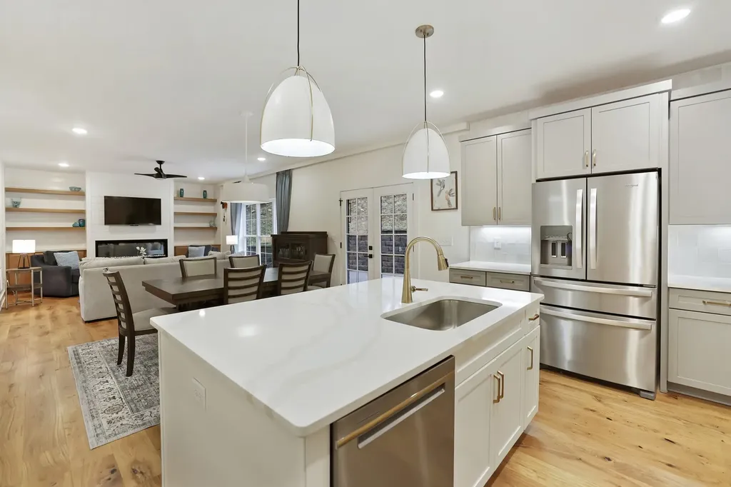 7674 Sawyer Brown Road Nashville TN 37221