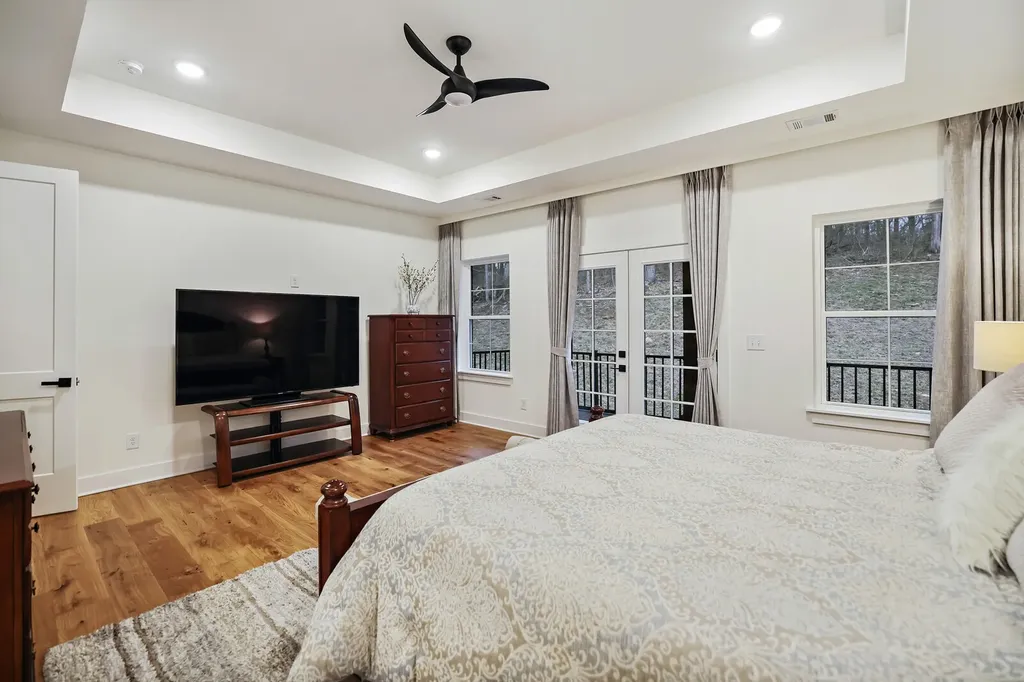 7674 Sawyer Brown Road Nashville TN 37221