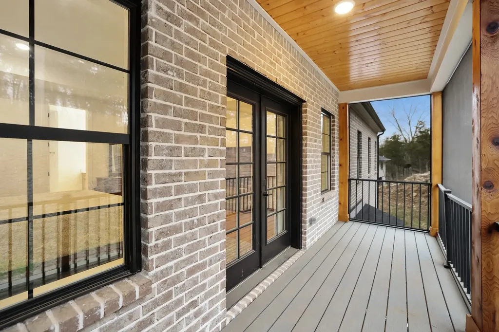 7674 Sawyer Brown Road Nashville TN 37221