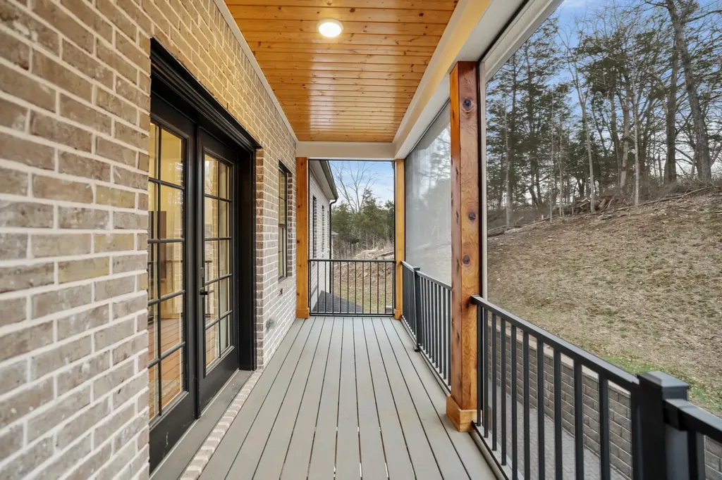 7674 Sawyer Brown Road Nashville TN 37221