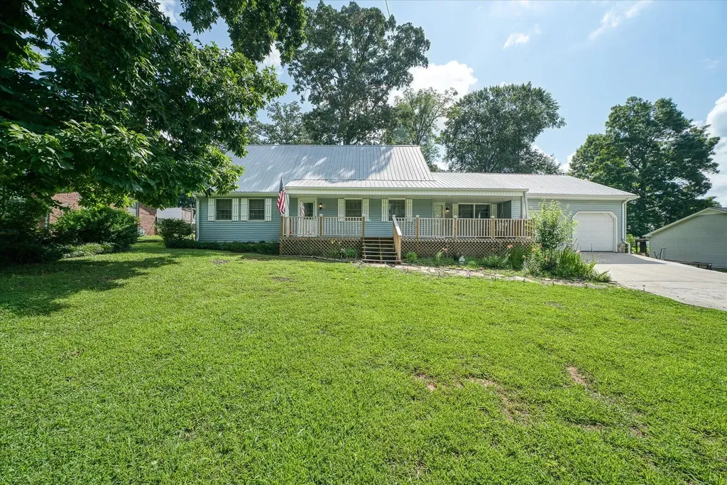 221 Magnolia Road Sparta TN 38583