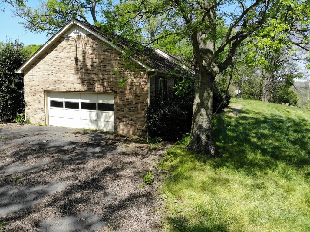 2255 Arthur Hutcherson Road Columbia TN 38401