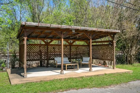 615 E Parkway, S Memphis TN 38104