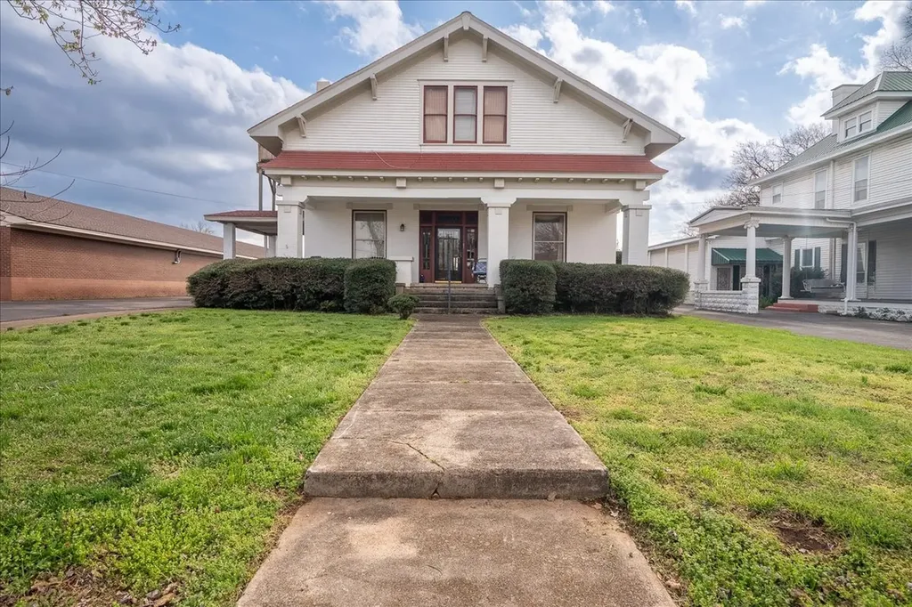 235 Pulaski Street Lawrenceburg TN 38464