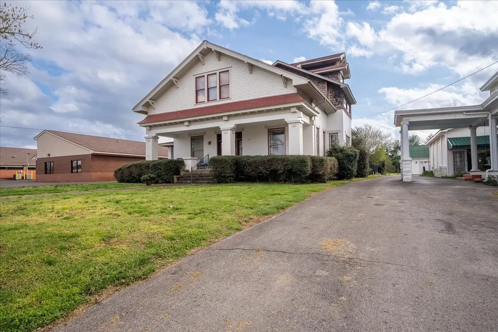 235 Pulaski Street Lawrenceburg TN 38464