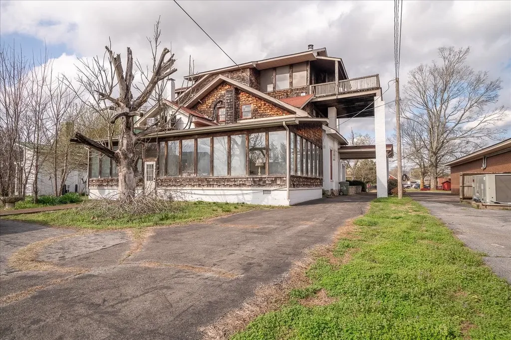 235 Pulaski Street Lawrenceburg TN 38464