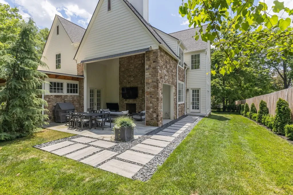 2402 Valley Brook Road Nashville TN 37215