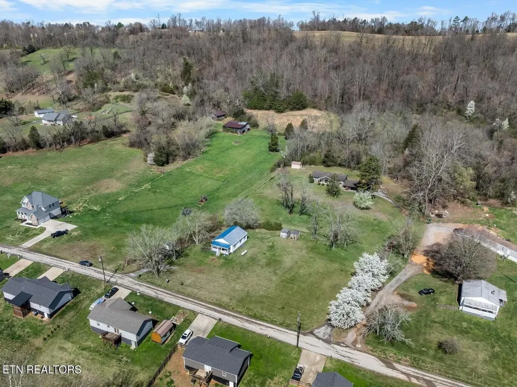 2 Hubbs Grove Road Maynardville TN 37807