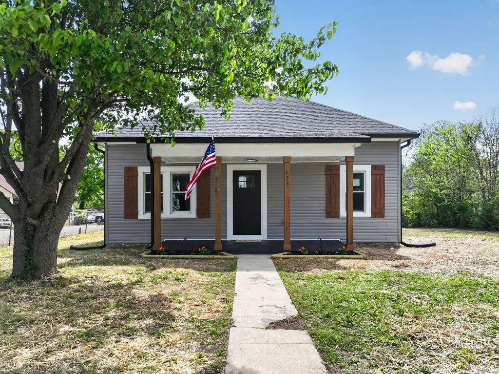 623 4th Ave, N Lewisburg TN 37091