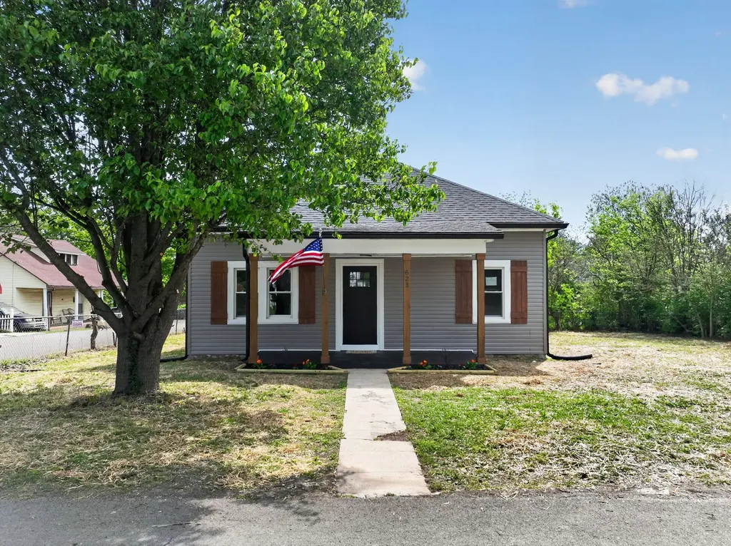 623 4th Ave, N Lewisburg TN 37091