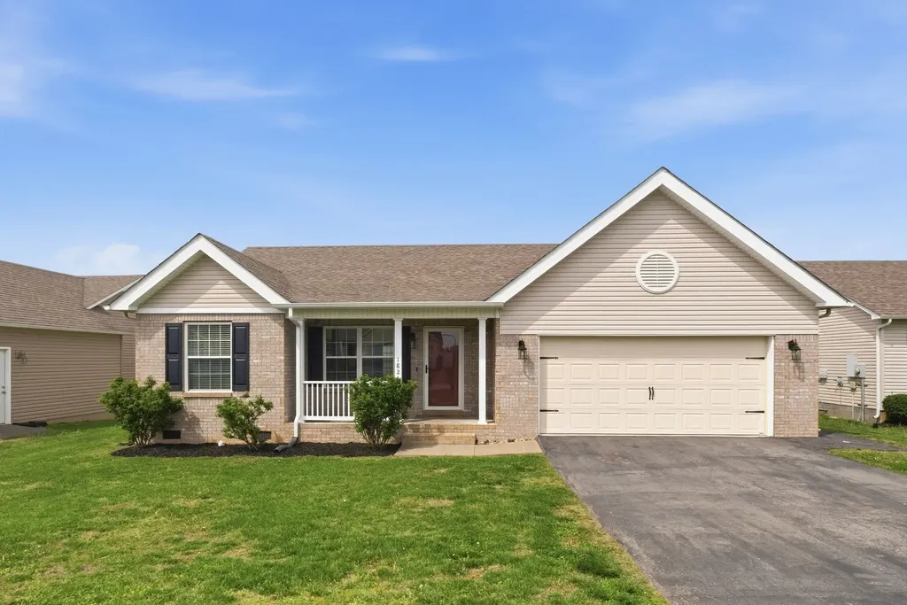 1824 Elizabeth Lane Columbia TN 38401
