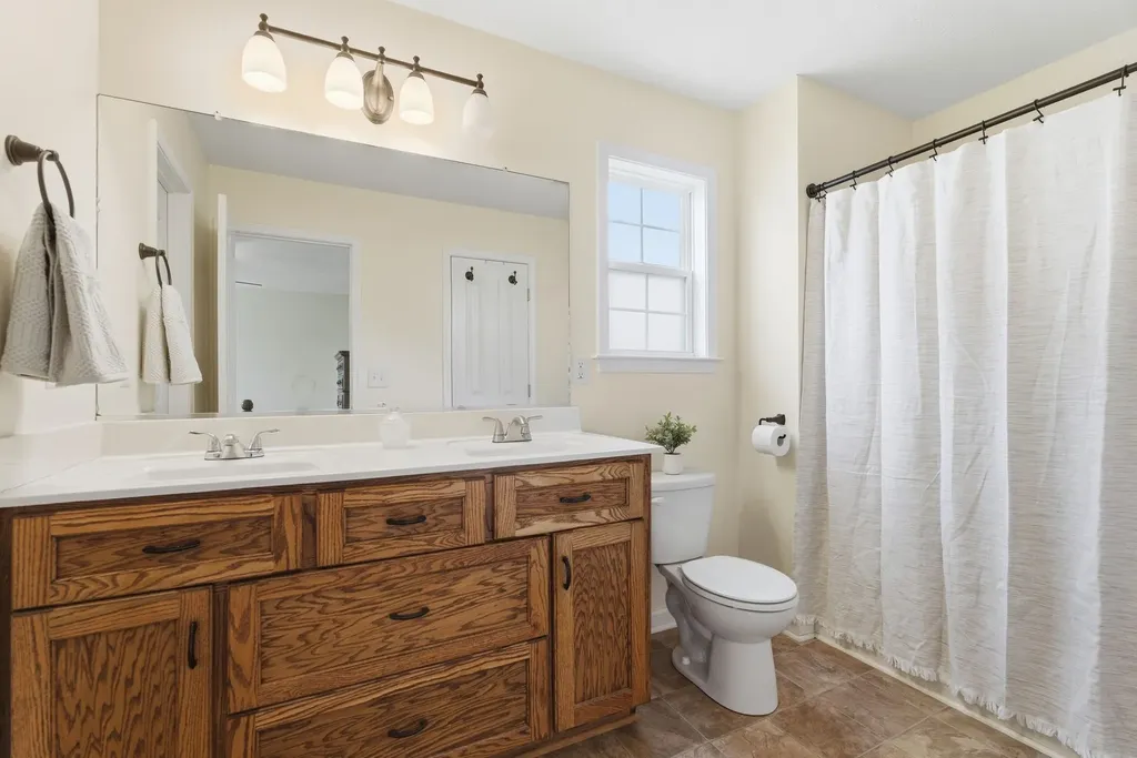 1824 Elizabeth Lane Columbia TN 38401