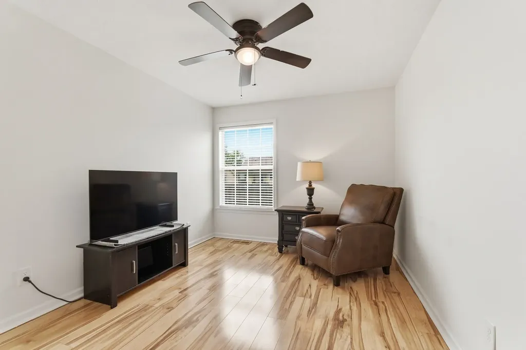1824 Elizabeth Lane Columbia TN 38401
