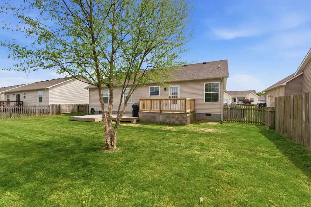1824 Elizabeth Lane Columbia TN 38401