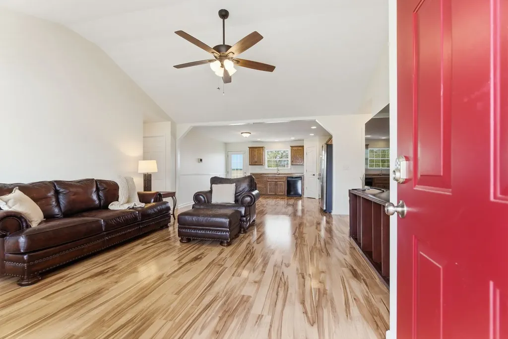 1824 Elizabeth Lane Columbia TN 38401