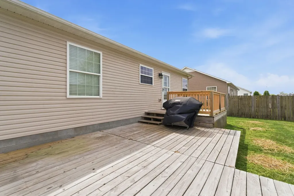 1824 Elizabeth Lane Columbia TN 38401