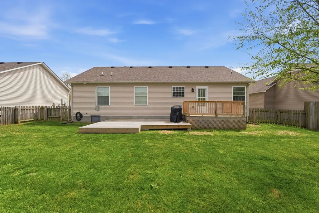 1824 Elizabeth Lane Columbia TN 38401