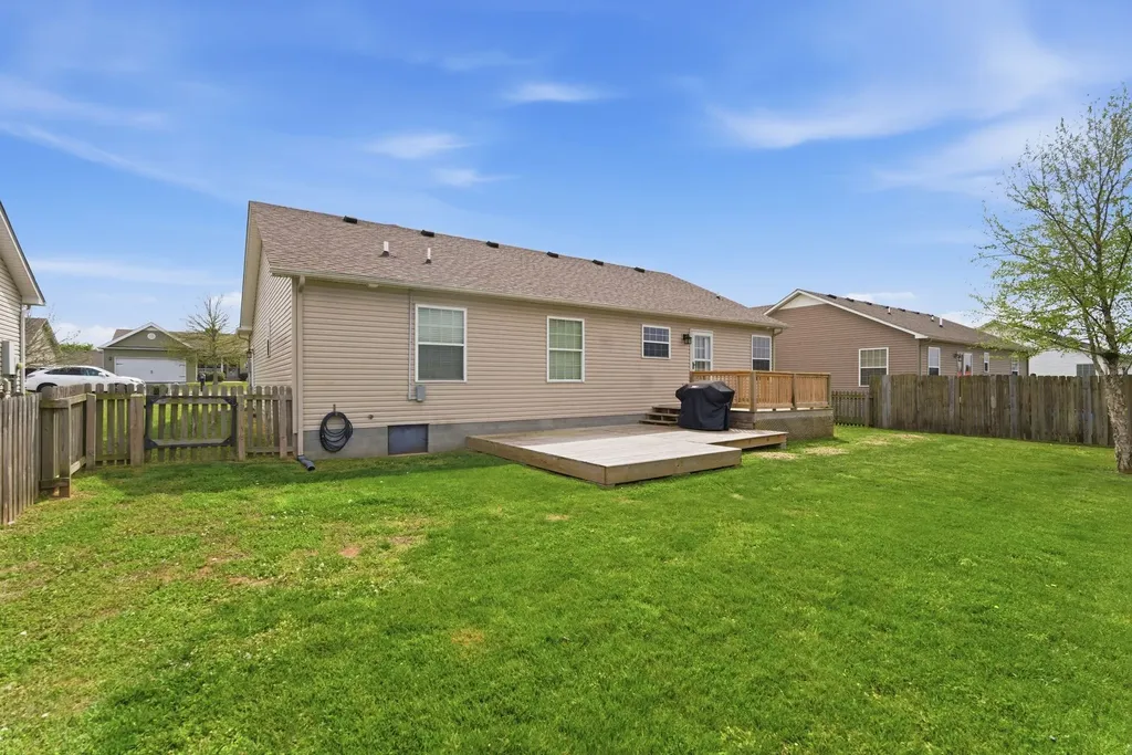 1824 Elizabeth Lane Columbia TN 38401