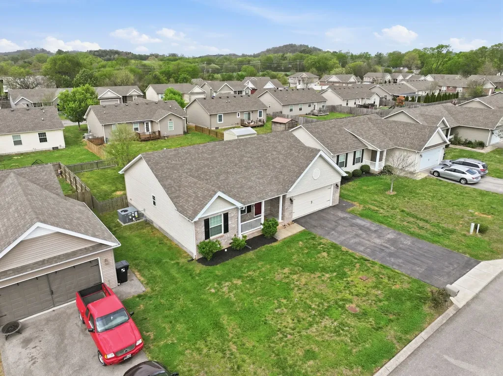 1824 Elizabeth Lane Columbia TN 38401