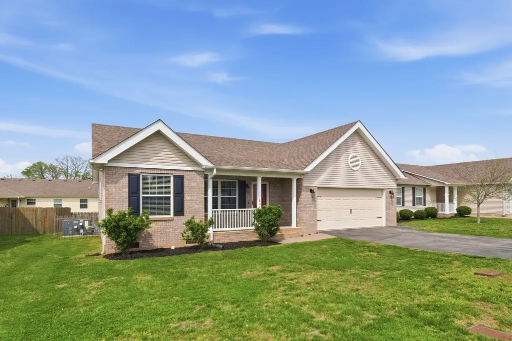 1824 Elizabeth Lane Columbia TN 38401