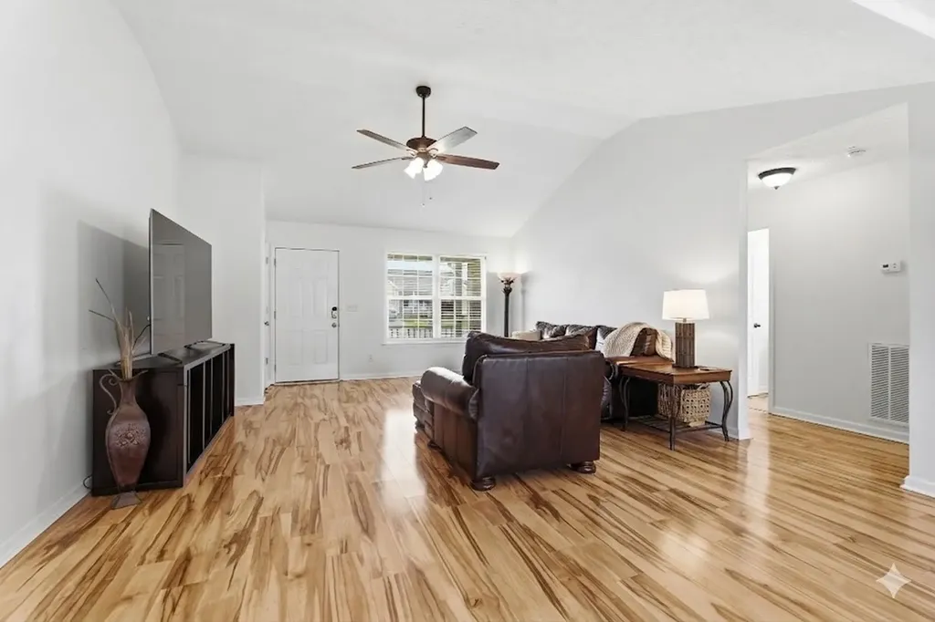 1824 Elizabeth Lane Columbia TN 38401